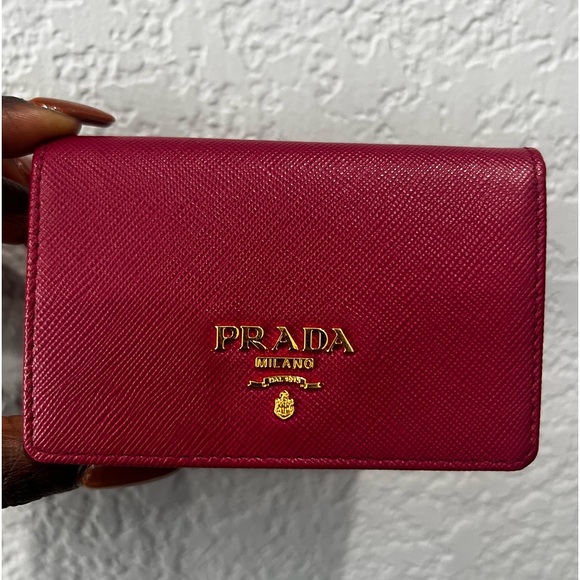 Prada Saffiano leather card holder! - Picture 9 of 10